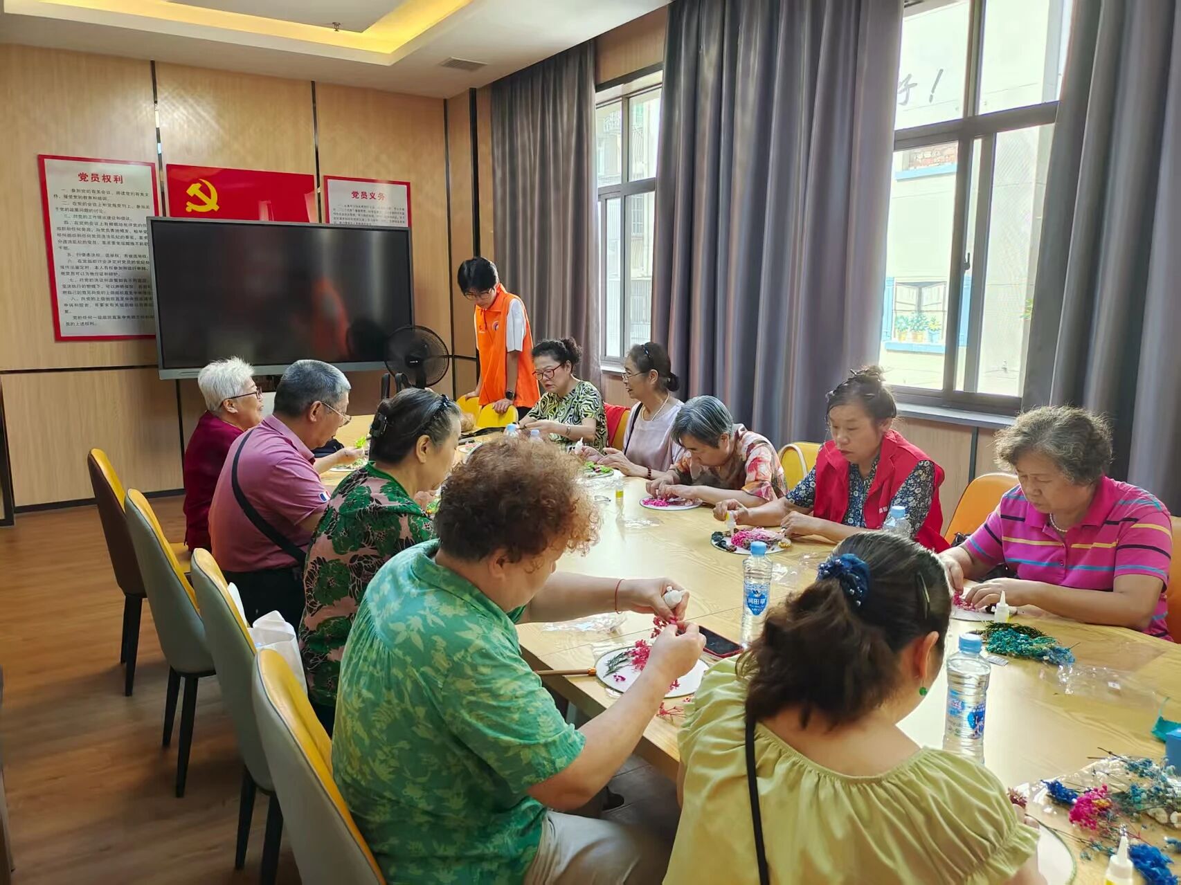 巧手双作，福扇伴铃